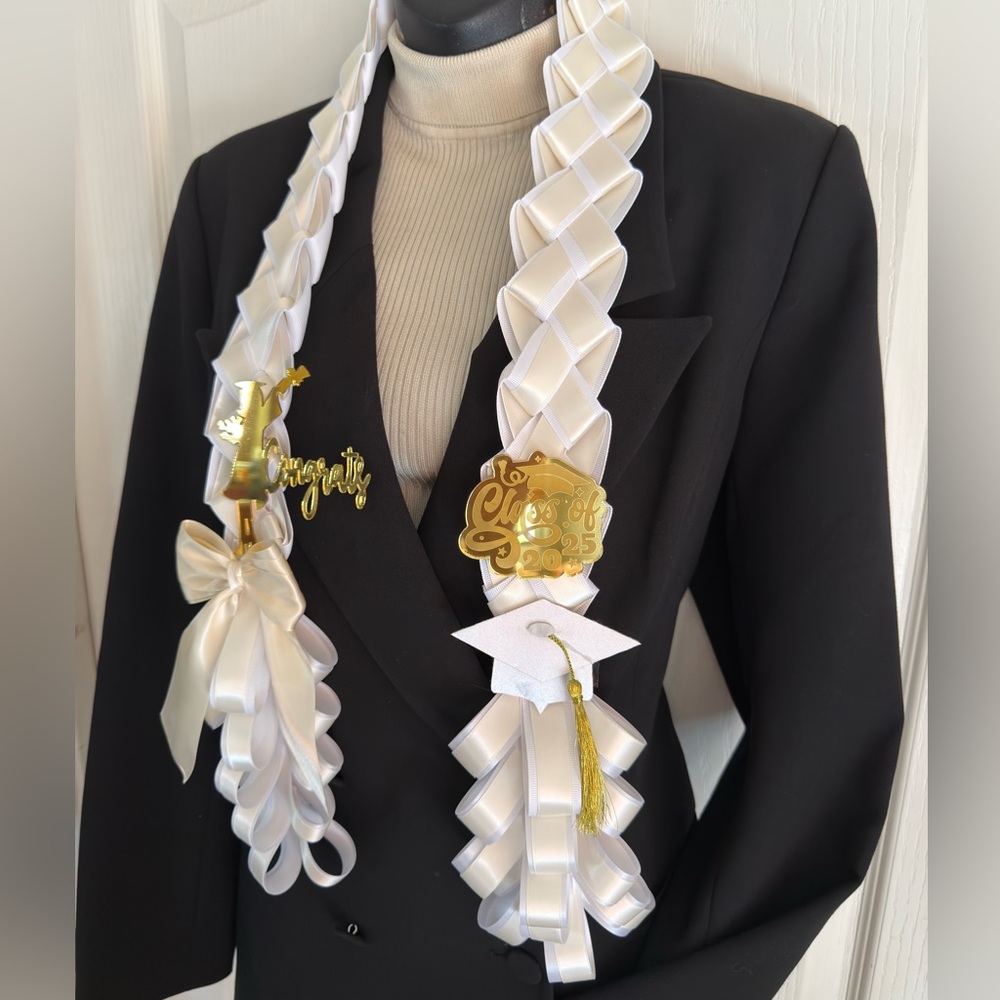 Graduation Lei, Bees Birthday
Money Lei Senior Custom made money lei new